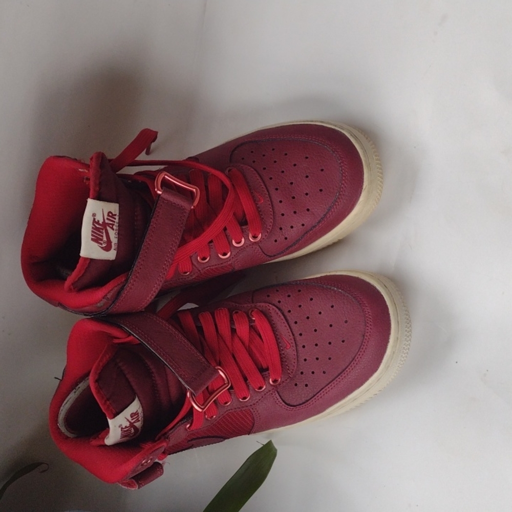 Nike Air Force 1 LV8 Burgundy Youth size 5Y